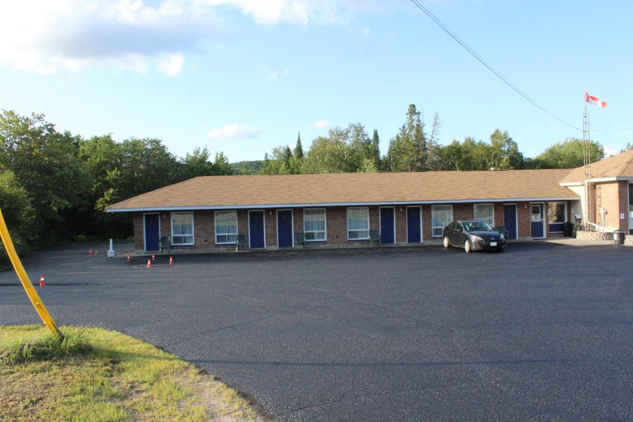 Two Rivers Motel Mattawa Exterior photo
